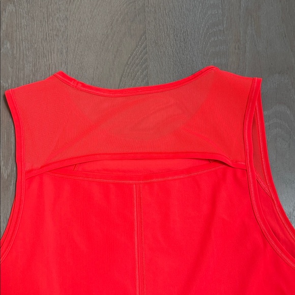 Lululemon Sculpt Flare Tank, Cut out back & Mesh EUC - Picture 14 of 14